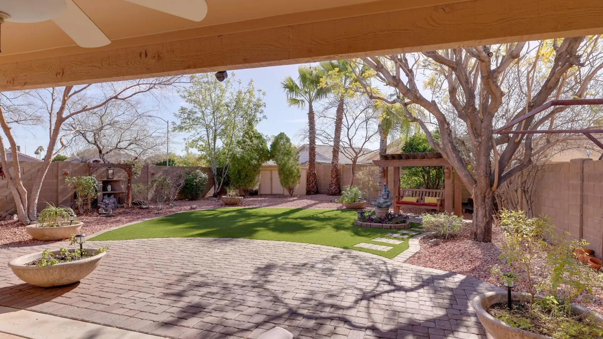 Family-Friendly Glendale Home With Private Yard Phoenix Holiday home