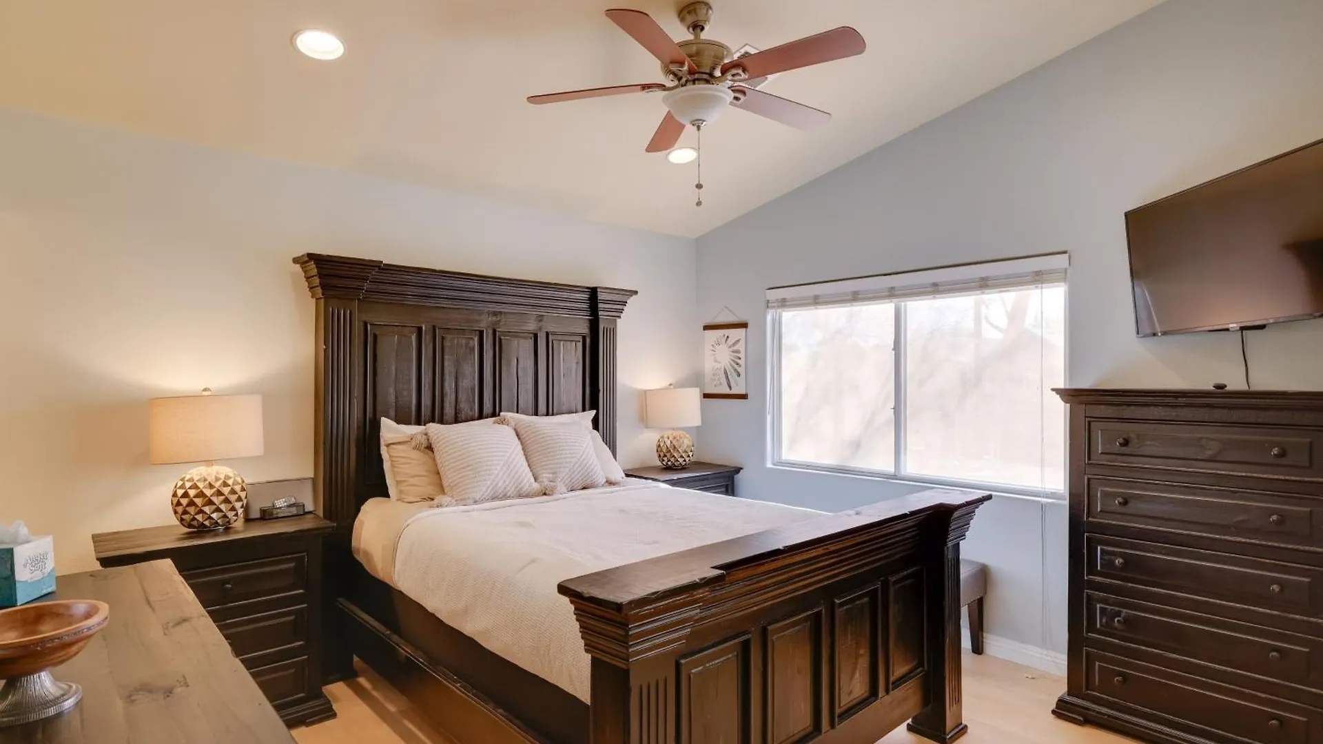 Family-Friendly Glendale Home With Private Yard Phoenix United States