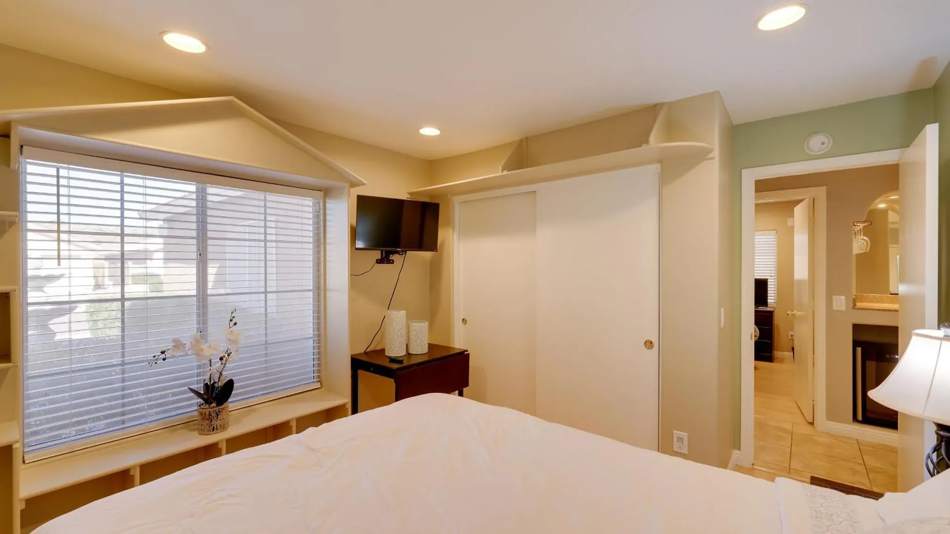 Family-Friendly Glendale Home With Private Yard Phoenix Holiday home