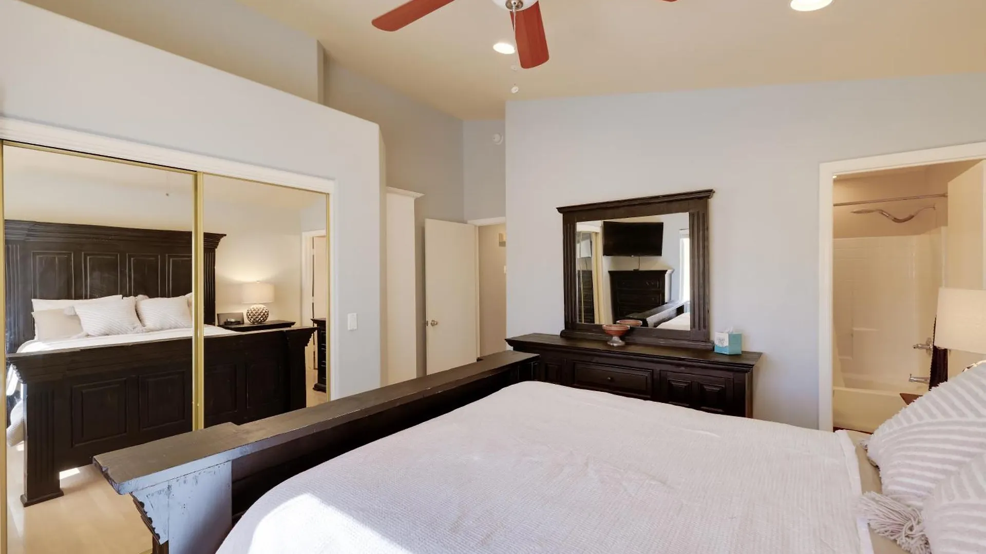 Family-Friendly Glendale Home With Private Yard Phoenix