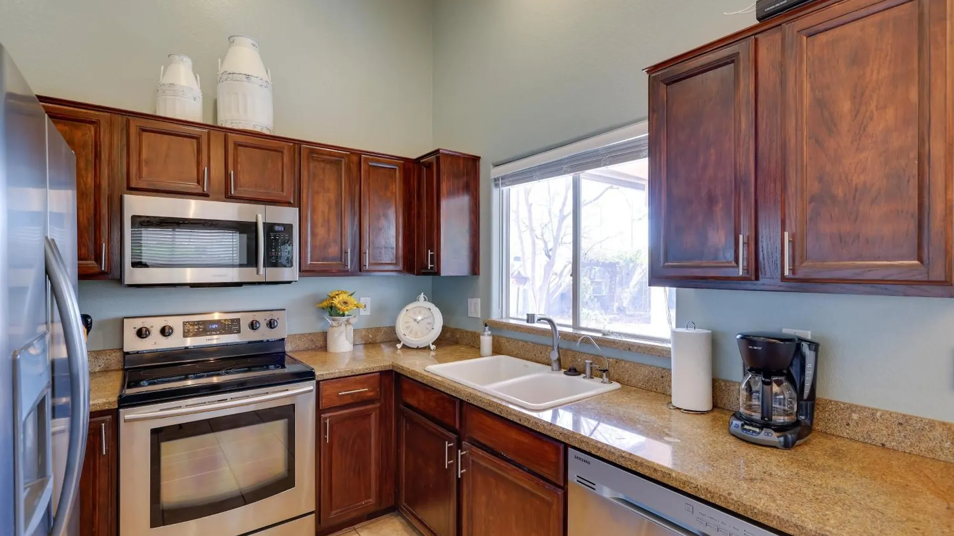 Family-Friendly Glendale Home With Private Yard Phoenix United States