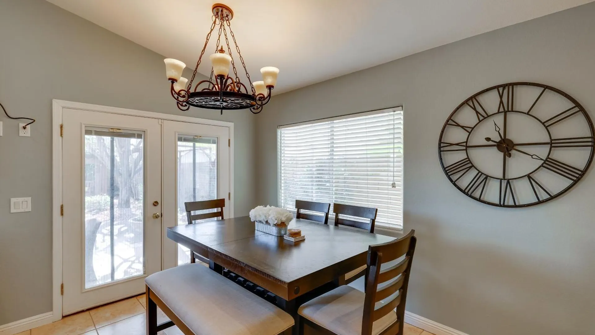 Family-Friendly Glendale Home With Private Yard Phoenix Holiday home