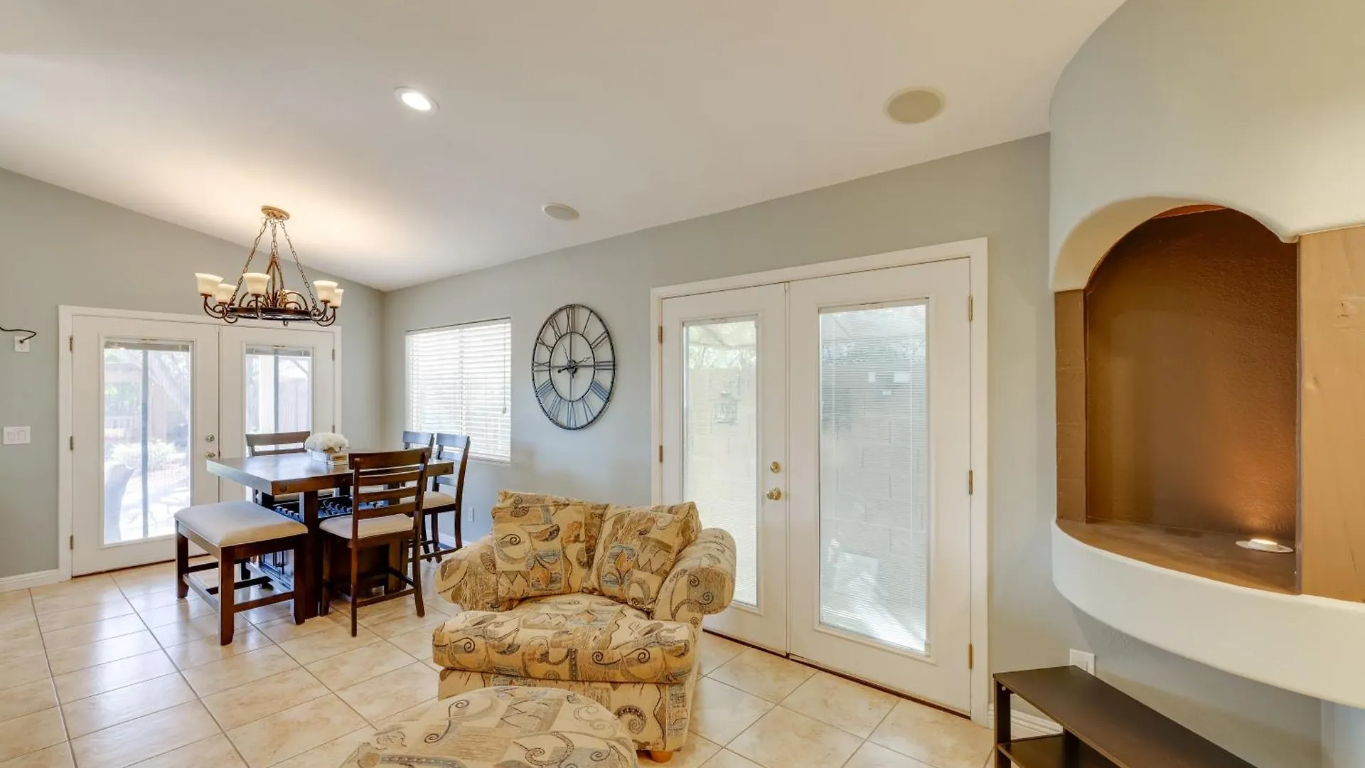 Family-Friendly Glendale Home With Private Yard Phoenix