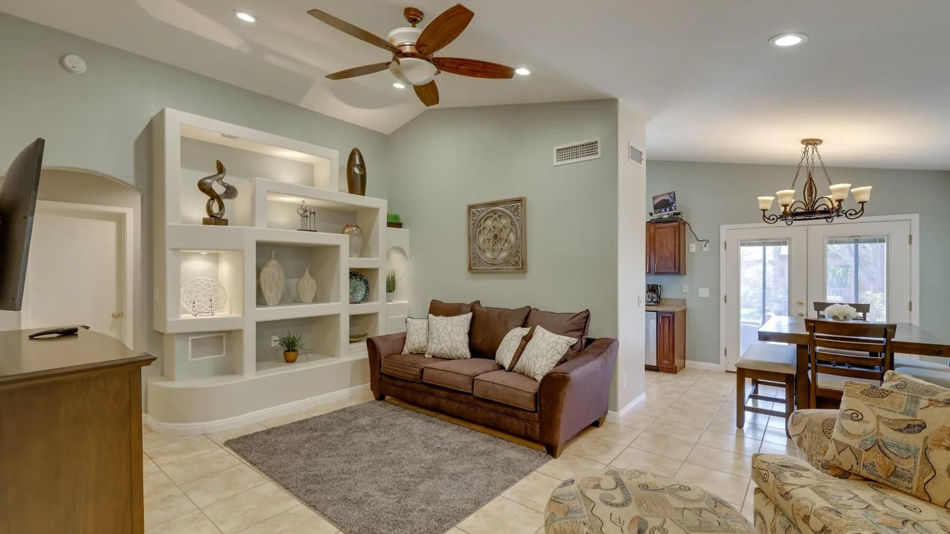 Family-Friendly Glendale Home With Private Yard Phoenix Holiday home