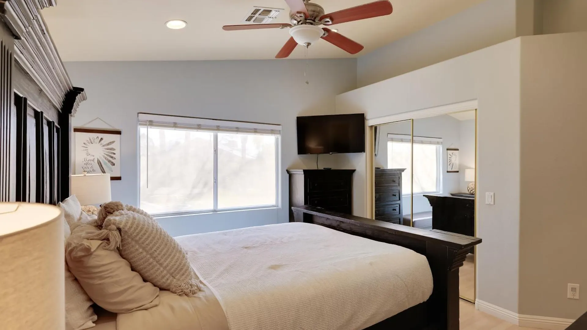 פיניקס Family-Friendly Glendale Home With Private Yard